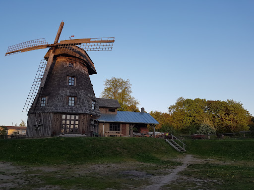 Pilaitės vėjo malūnas