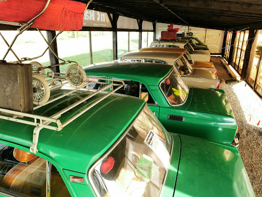 "Unt kampą" - Automobilių ekspozicija / Galerija po atviru dangumi