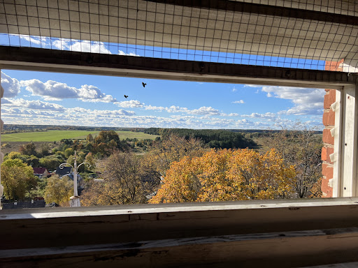 Varpinės bokštas su religinio paveldo ekspozicija.