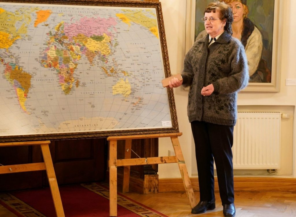 kryzeliu siuvinetu paveikslu muziejus